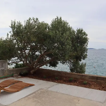 Beachfront Dida - アパート