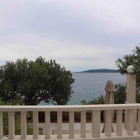 Beachfront Dida - アパート