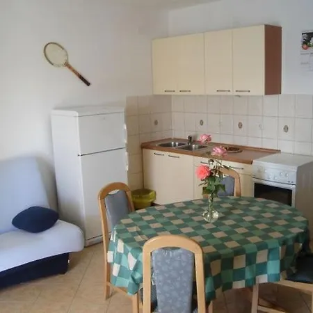 Beachfront Dida - *