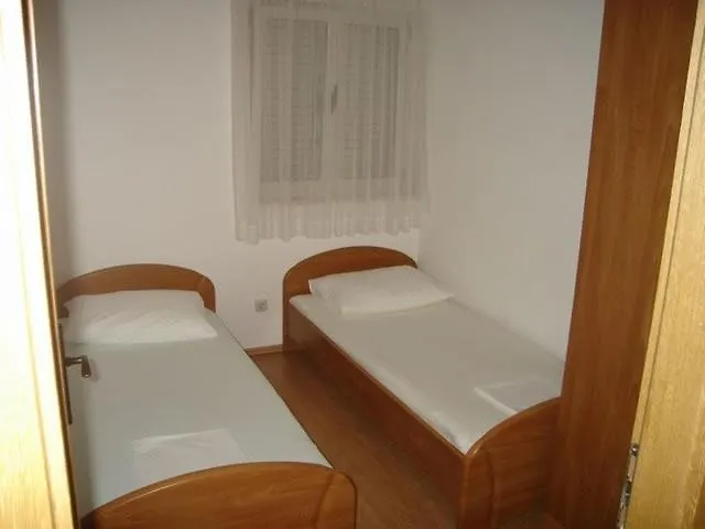 Beachfront Dida - *