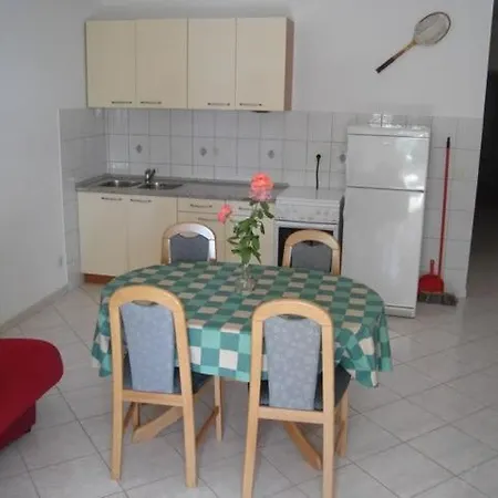 Beachfront Dida - *