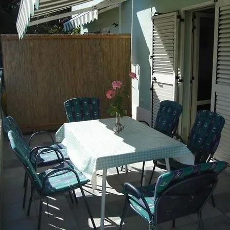 Апартаменты Beachfront Dida - *